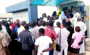 Buhari asks for 7 days to resolve currency redesign crisis